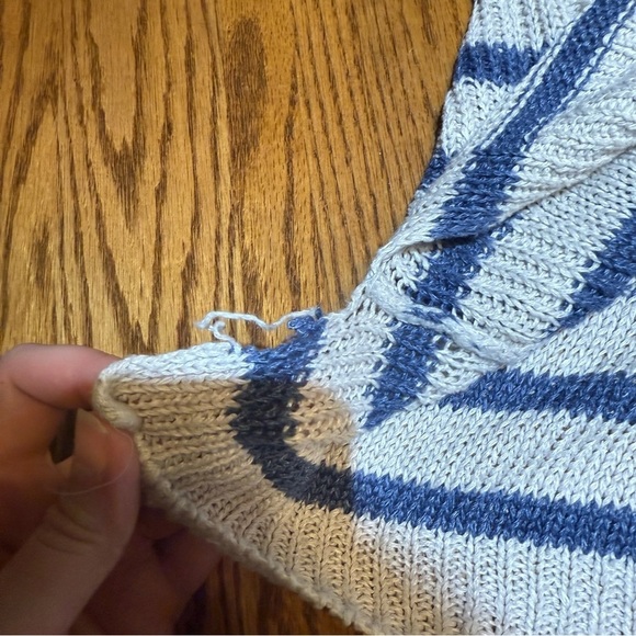 Vince Striped Blue and White Women's Sweater Size Small - Picture 3 of 5
